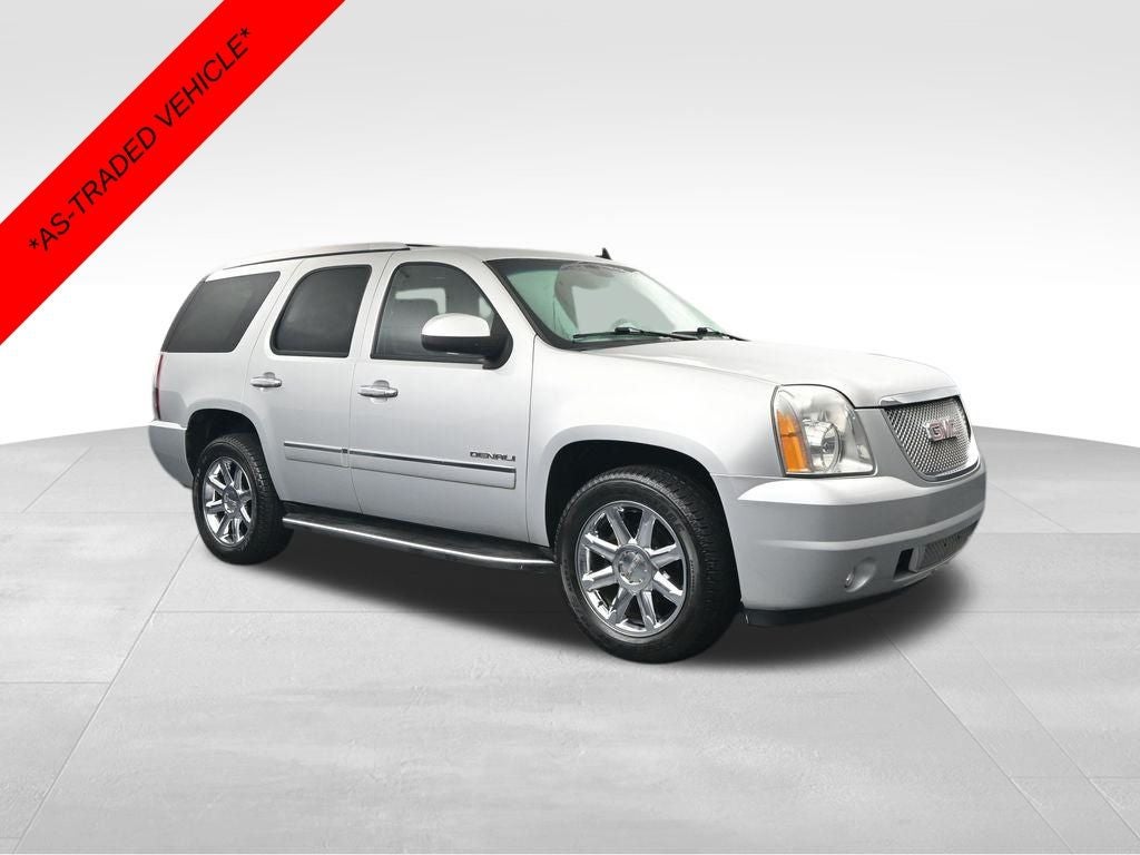 2014 GMC Yukon Denali in Quicksilver Metallic — front three-quarter view