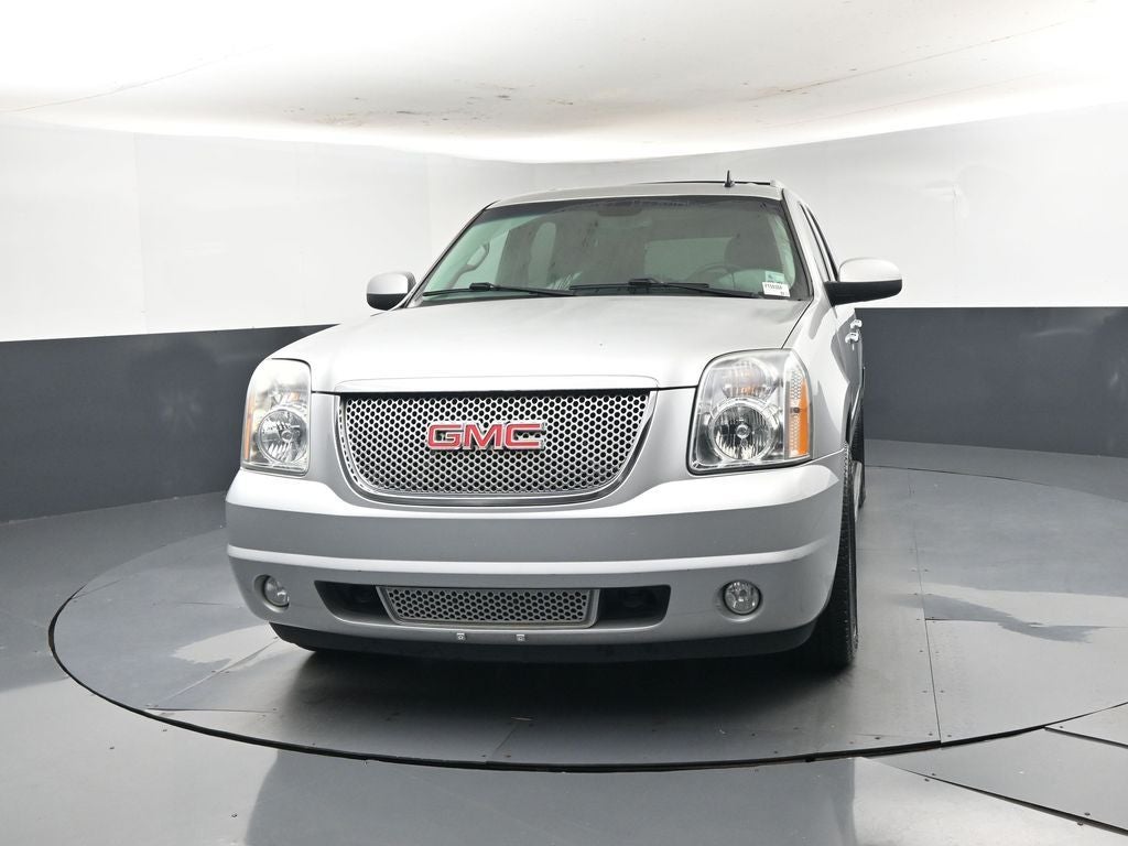 2014 GMC Yukon — rear three-quarter view