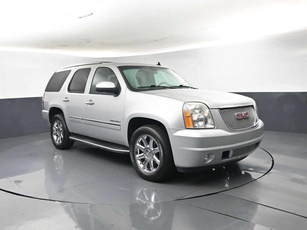 2014 GMC Yukon — interior view